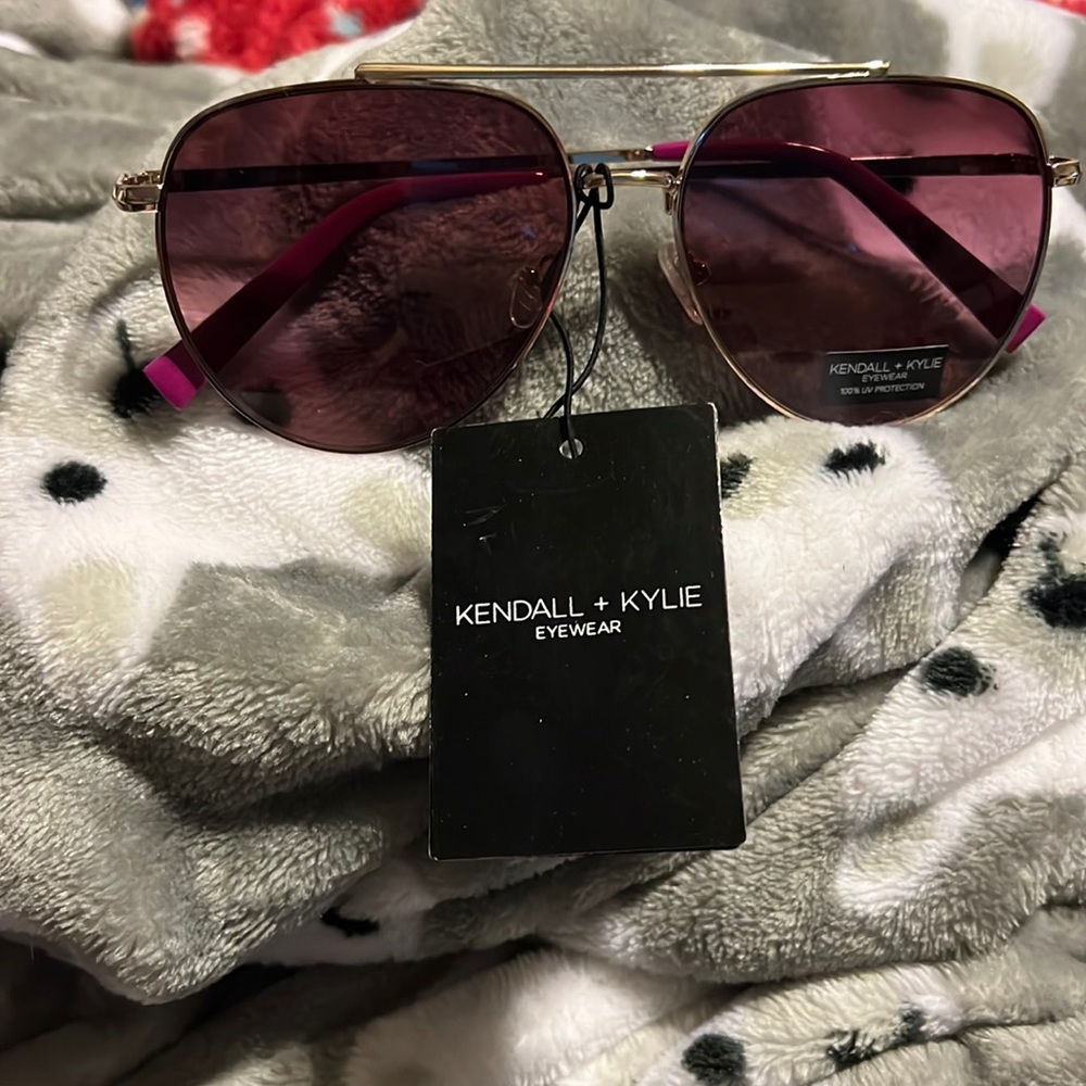 NWT KENDALL + KYLIE Jett Angular Aviator Sunglasses